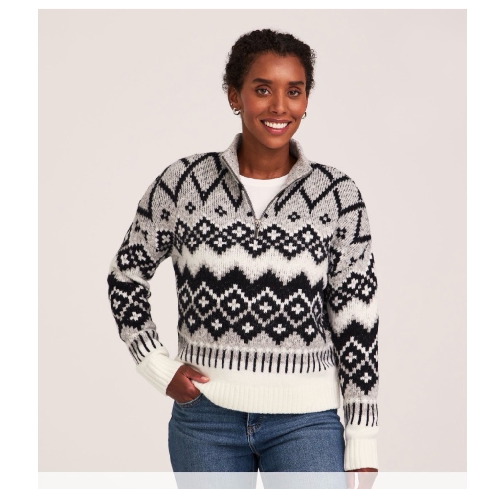 NWOT - Black and White Patterned Sweater - Wind River 🖤🤍